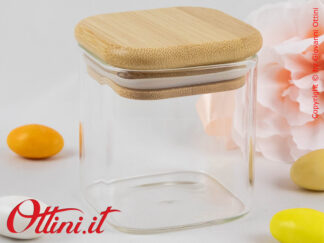 Il Barattolo in vetro da 150 ml con tappo in bambù e guarnizione in silicone è un oggetto utile per regalare bomboniere gastronomiche uniche.