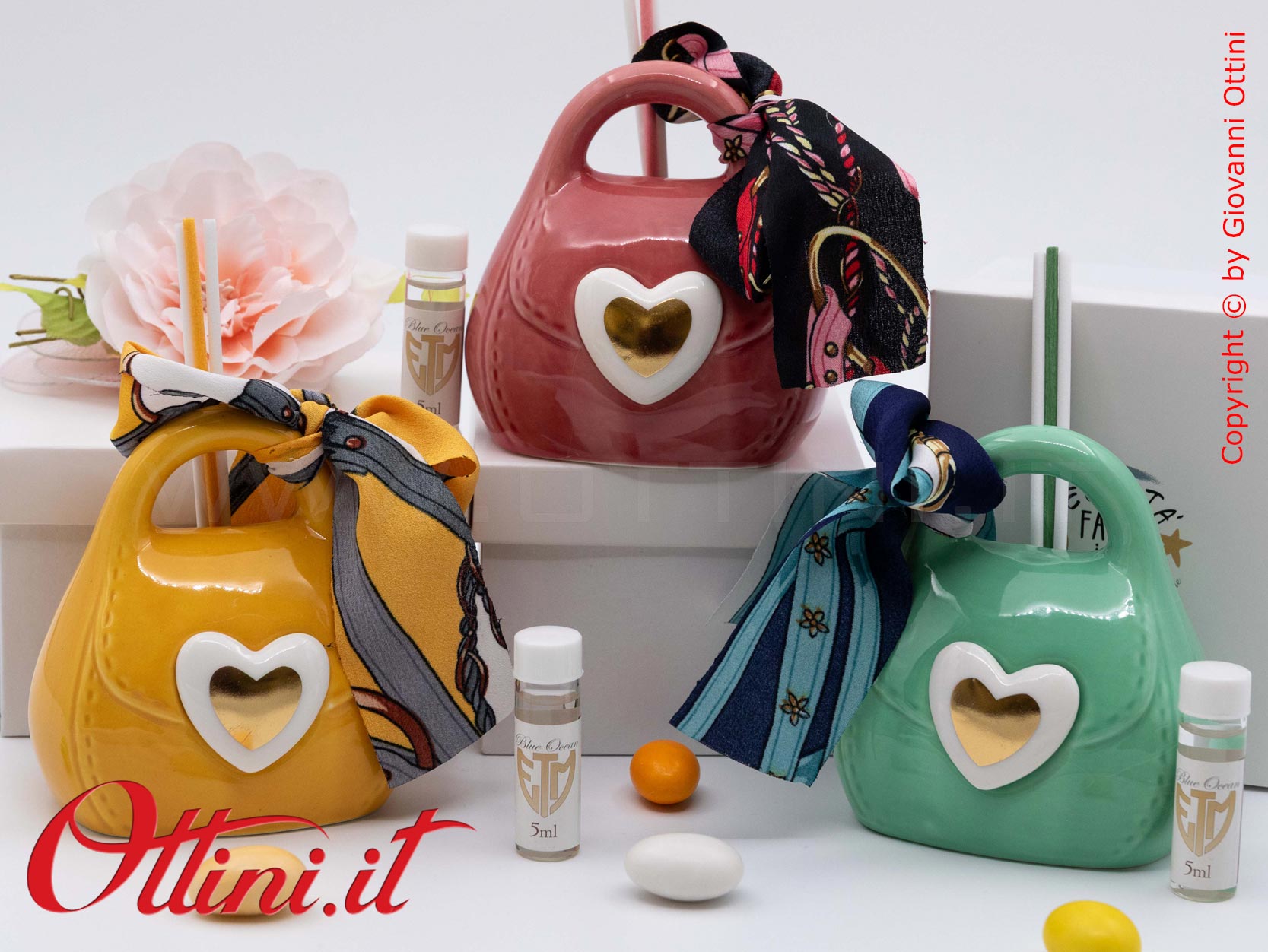 02A430 - il Profumatore Borsetta 3 Colori con Confezione è un diffusore per ambienti dai colori vivaci dedicata alle teenager che seguono la moda