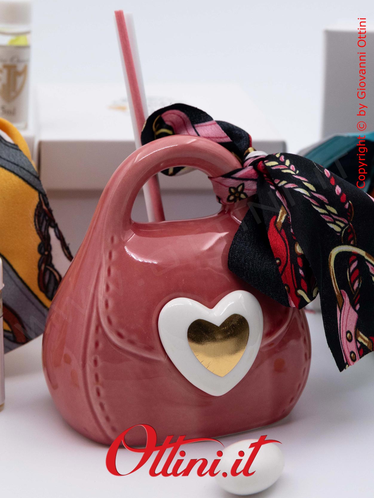 02A430 - il Profumatore Borsetta 3 Colori con Confezione è un diffusore per ambienti dai colori vivaci dedicata alle teenager che seguono la moda