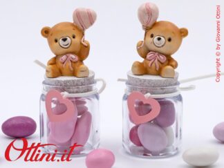 04A483 il Barattolo Orsetto Rosa con Palloncino è realizzato in plastica trasparente ed è già pronto per inserire i confetti. Ideale per Battesimo Bambina