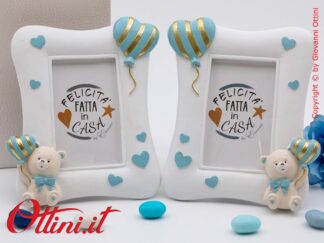 04A498 - Il Portafoto Grande Orso Pupo celeste in stile vintage è il posto ideale per conservare la foto delle persone speciali come i nostri bambini.