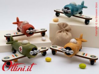 04A528 - lo Speed Aereo grande con Confezione è un oggetto decorativo dal design vintage realizzato in resina finemente colorata adatta ai giovani sognatori
