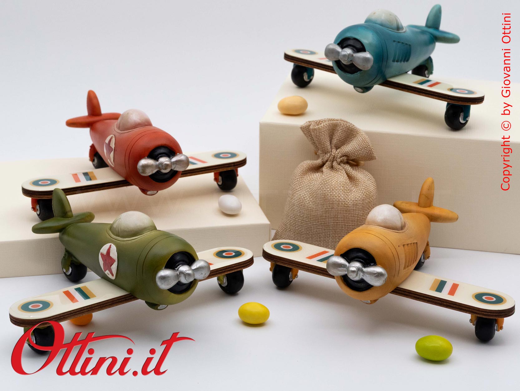 04A528 - lo Speed Aereo grande con Confezione è un oggetto decorativo dal design vintage realizzato in resina finemente colorata adatta ai giovani sognatori