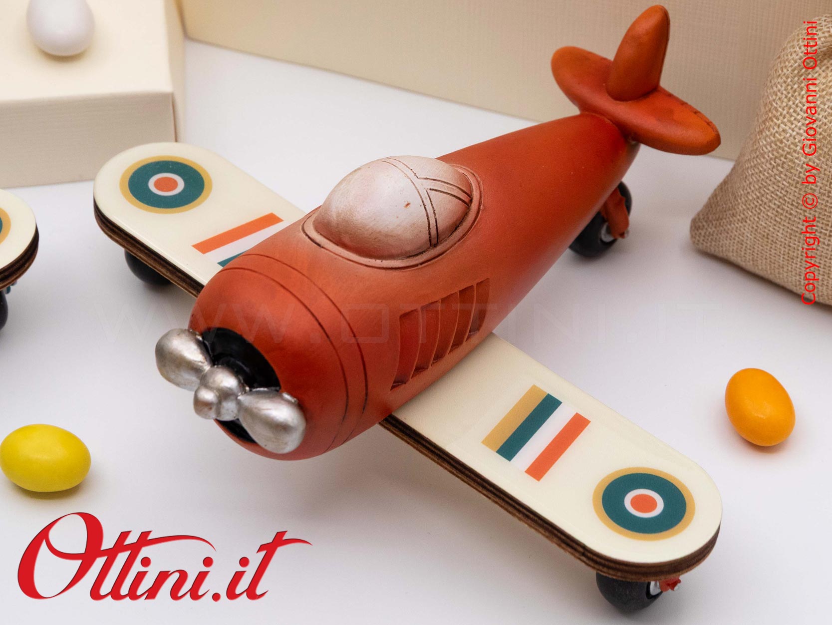 04A528 - lo Speed Aereo grande con Confezione è un oggetto decorativo dal design vintage realizzato in resina finemente colorata adatta ai giovani sognatori