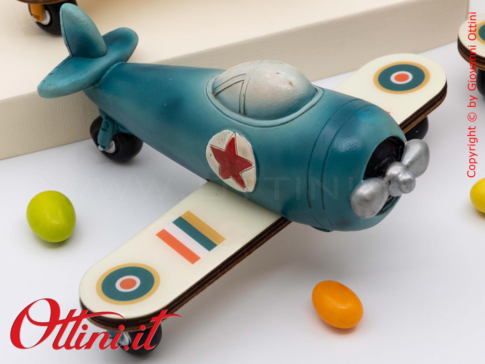 04A528 - lo Speed Aereo grande con Confezione è un oggetto decorativo dal design vintage realizzato in resina finemente colorata adatta ai giovani sognatori