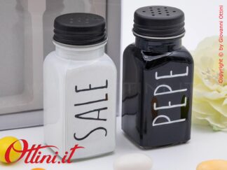 08A256 il Kit Chef Sale e Pepe con Confezione è una bomboniera utile sia in cucina che a tavola, adatta a matrimoni e anniversari. Bomboniere utili e belle