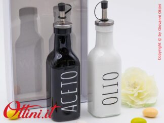 08A258 il Kit Chef Olio e Aceto con Confezione è una bomboniera utile sia in cucina che a tavola, adatta a matrimoni e anniversari. Bomboniere utili e belle