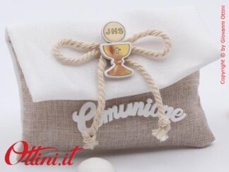 Memento - Bustina Prima Comunione è un prodotto semplice già pronto con tutte le decorazioni e completo di imbottitura, facilissimo da confezionare