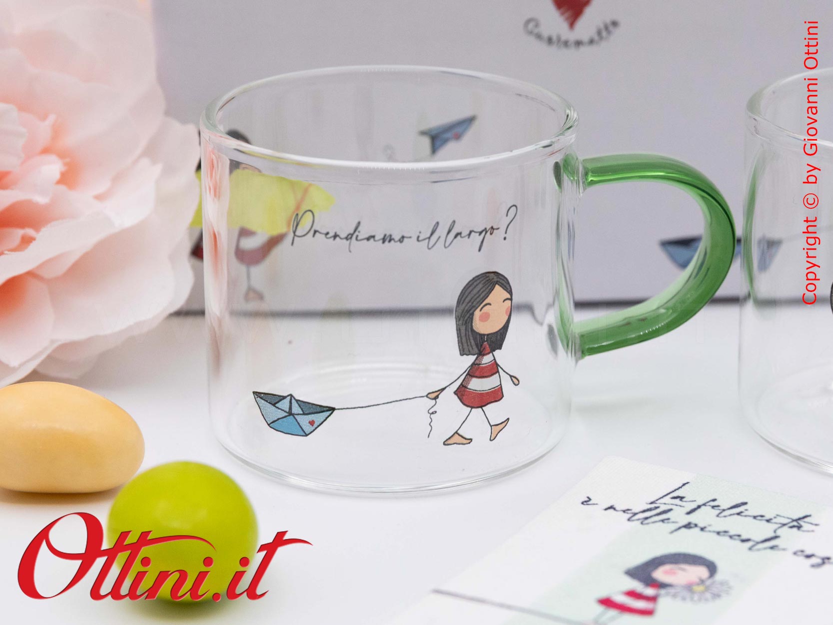 DC002 - Set 2 Tazzine La Tipa di Cuorematto in vetro borosilicato è una bomboniera solidale giovane che sostiene i Frati dell'Antoniano di Bologna.