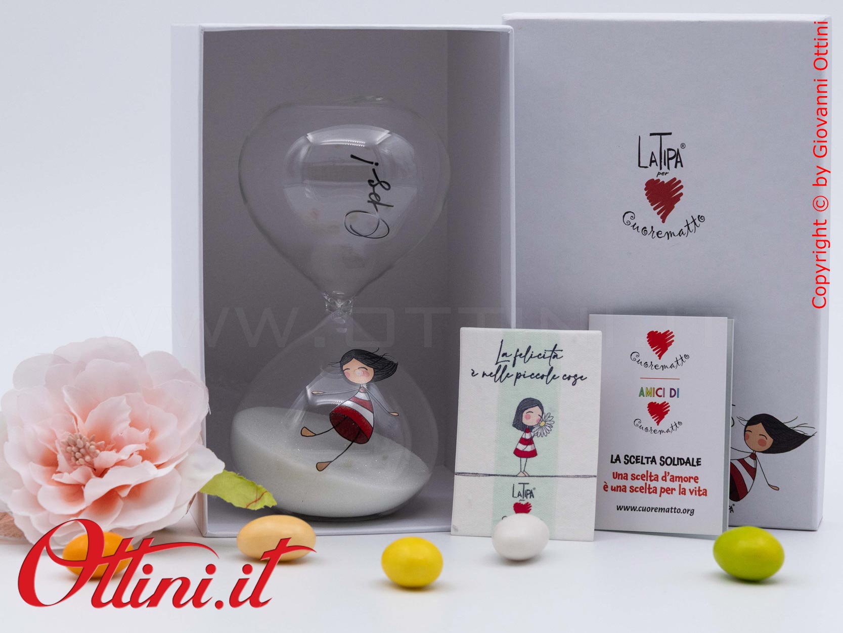 DC004 - La Clessidra 15 Minuti La Tipa di Cuorematto in vetro borosilicato è una bomboniera solidale giovane che sostiene i Frati dell'Antoniano di Bologna.