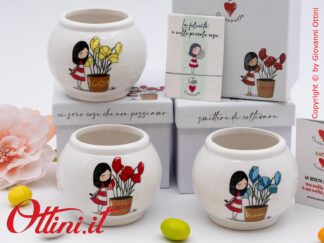 DC028 - Il Vasetto Portapiantine La Tipa di Cuorematto è una bomboniera solidale giovane che sostiene i Frati dell'Antoniano di Bologna