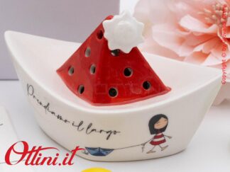 DC031 - la Barchetta Led La Tipa di Cuorematto è una bomboniera solidale giovane che sostiene i Frati dell'Antoniano di Bologna, dedicata alle bambine