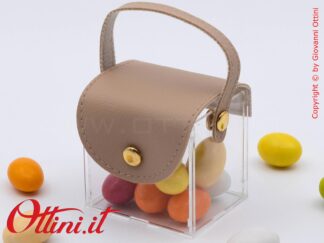 La Scatolina Borsina Sunshine Beige misura cm 5x6x6 ed è un prodotto giovane, semplice, sobrio, originale adatto a tutti i tipi di evento.