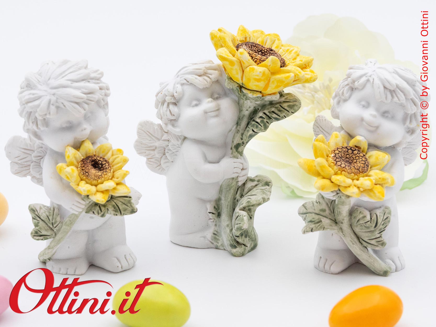 L'Angelo piccolo Igor con i girasoli è una serie dedicata anche alla natura con i suoi colori vivaci e solari, disponibili in ben 12 diversi modelli.