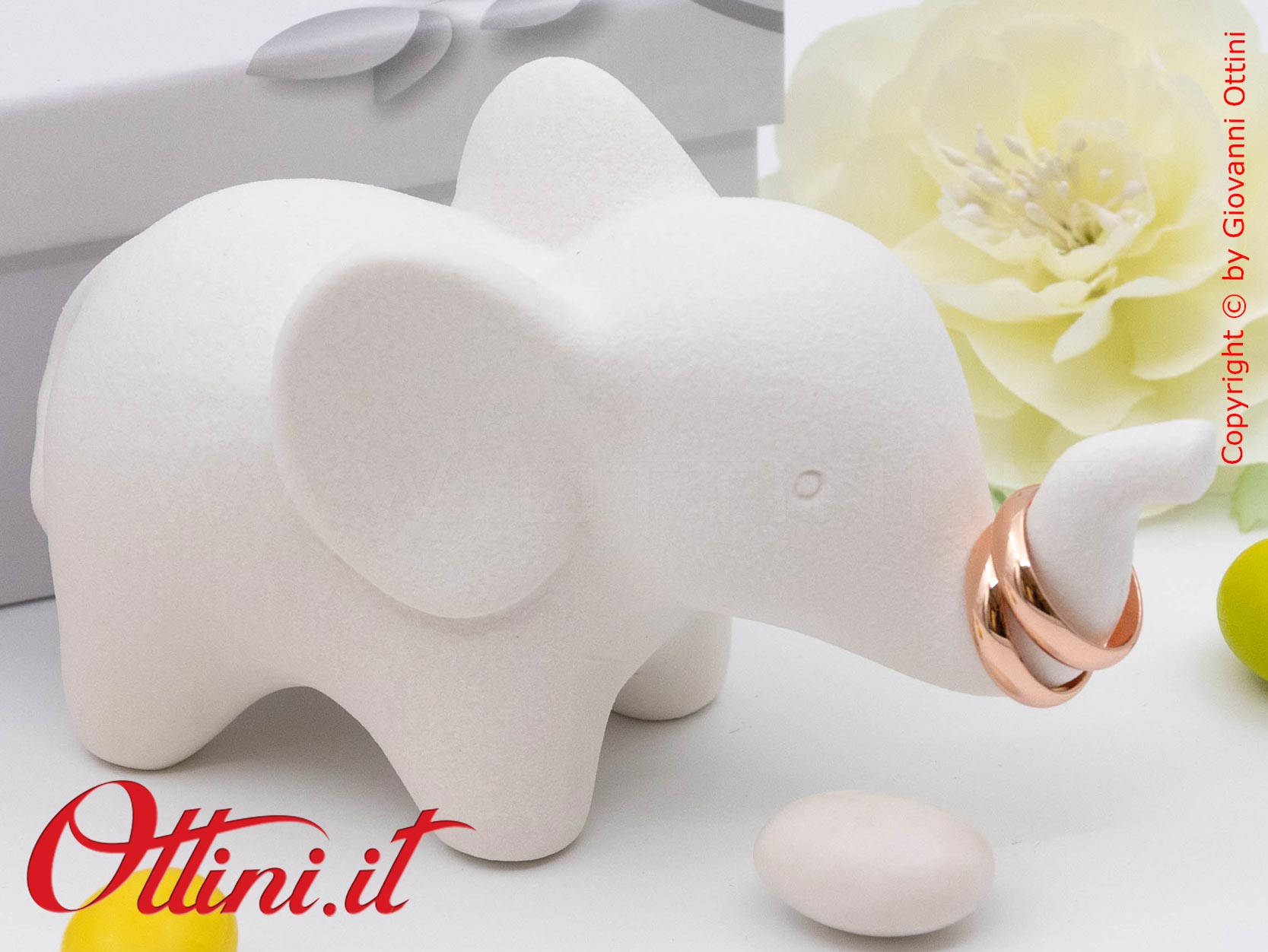 D9131 - Il Porta Anelli Elefante grande di Cuorematto è una bomboniera solidale giovane che sostiene i Frati dell'Antoniano di Bologna.
