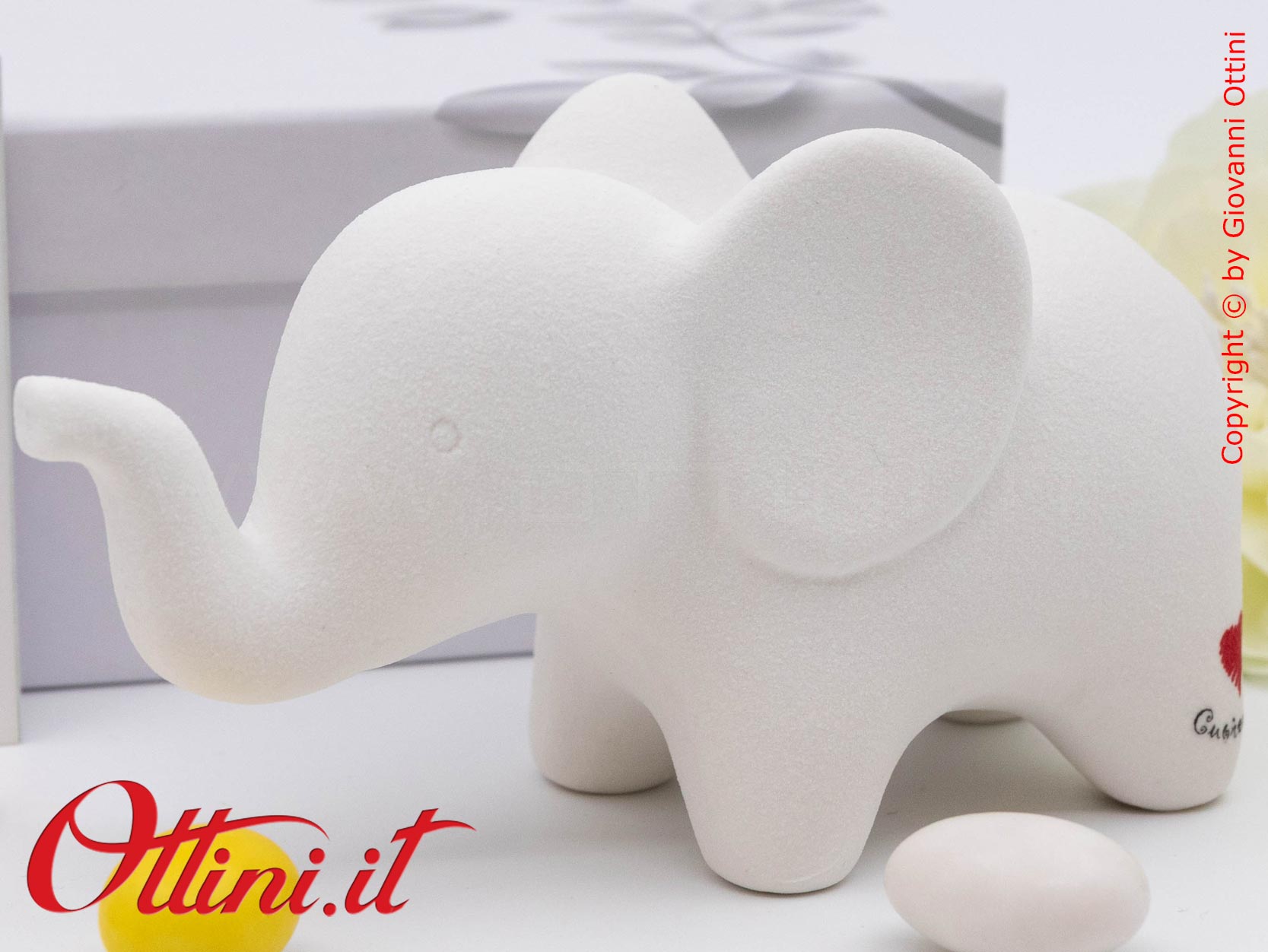 D9131 - Il Porta Anelli Elefante grande di Cuorematto è una bomboniera solidale giovane che sostiene i Frati dell'Antoniano di Bologna.