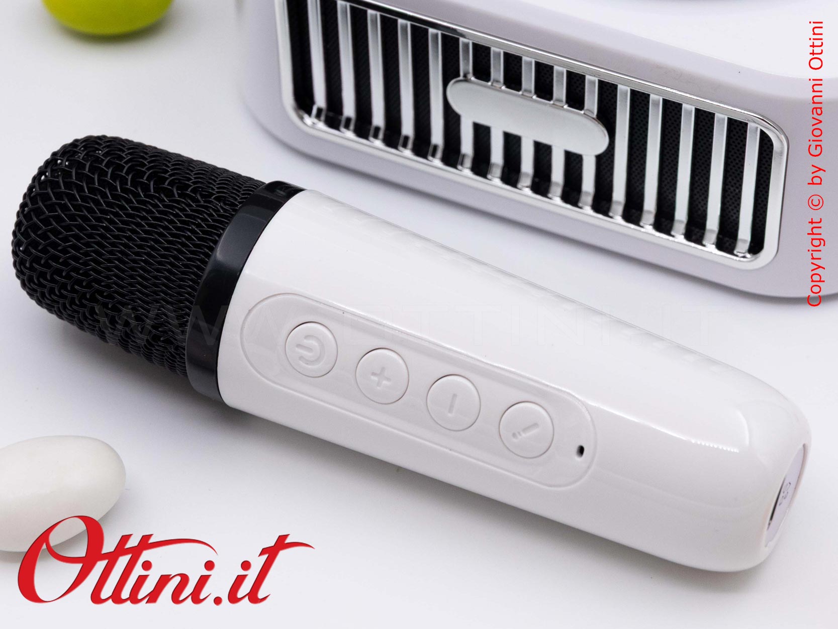 D9174 - La Radio Speaker Giradischi con Microfono Bluetooth è un regalo tecnologico e bomboniera utile dal design vintage. Musica e sound eccezionali.