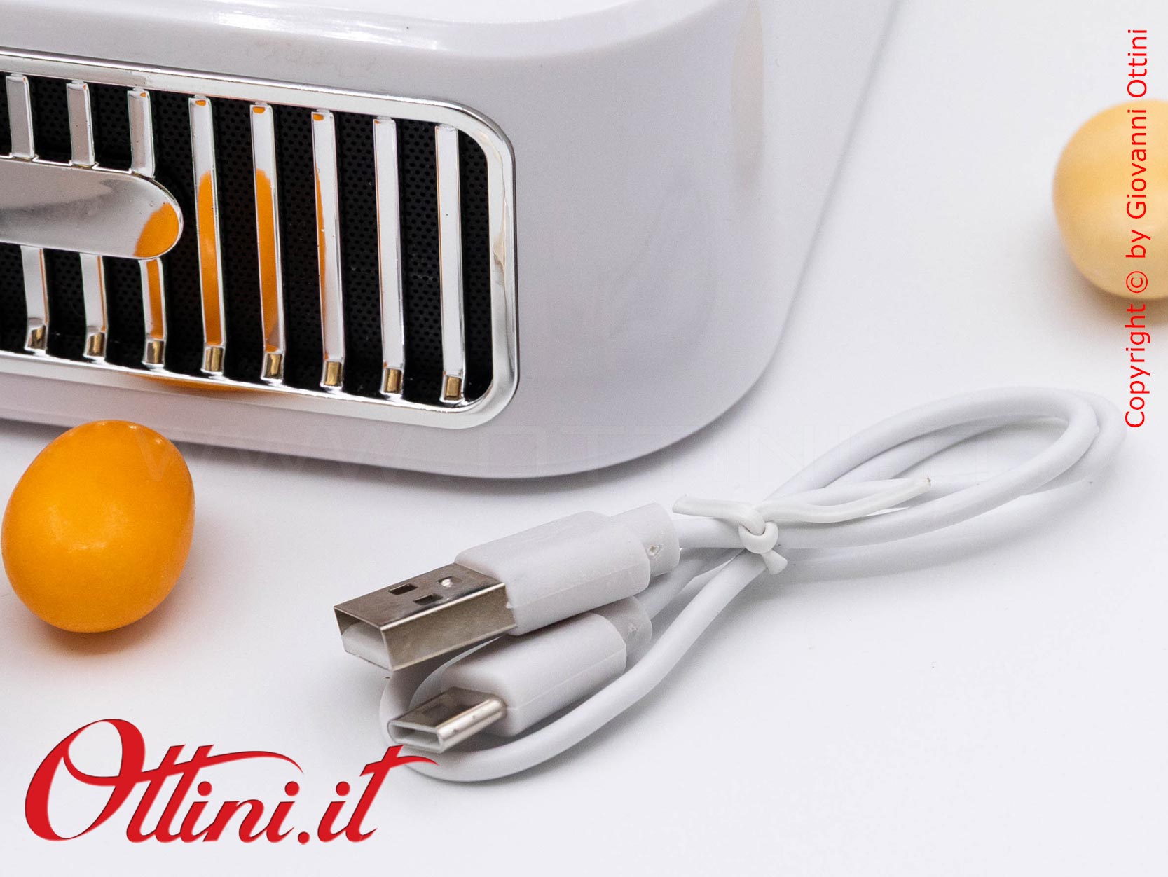 D9174 - La Radio Speaker Giradischi con Microfono Bluetooth è un regalo tecnologico e bomboniera utile dal design vintage. Musica e sound eccezionali.