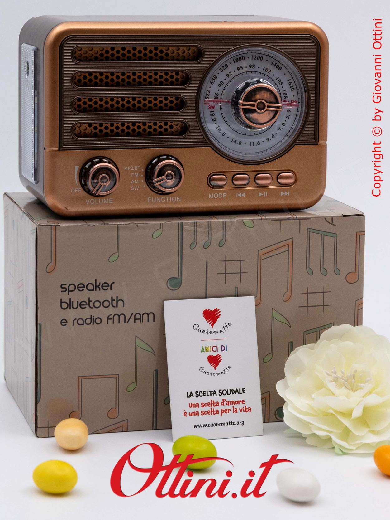 D9176 - La Radio Speaker Bluetooth Vintage è un regalo giovane e tecnologico e bomboniera utile dal design retrò. Musica e sound eccezionali.
