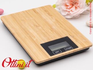 La Bilancia da cucina digitale in bambù con Confezione è un prodotto utile dedicato a chi in cucina ci mette amore e passione. Ideale come bomboniera utile