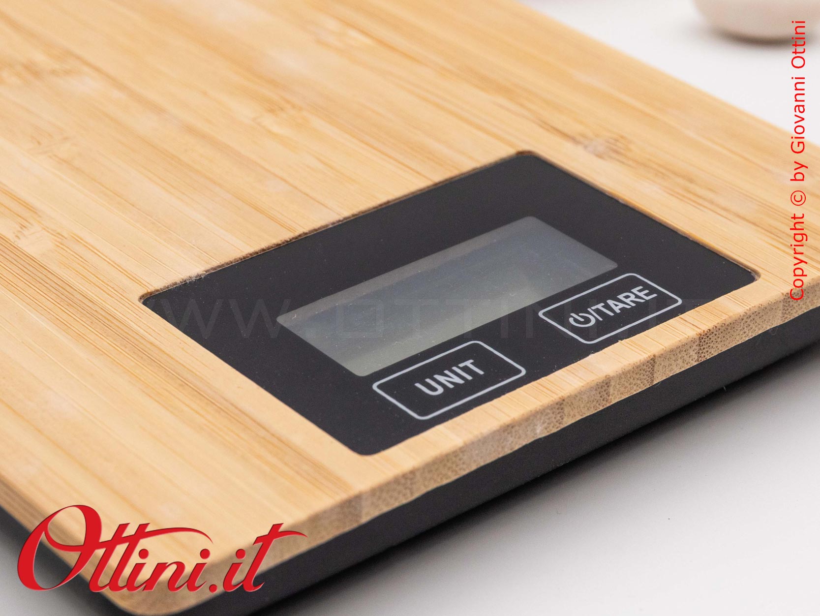 La Bilancia da cucina digitale in bambù con Confezione è un prodotto utile dedicato a chi in cucina ci mette amore e passione. Ideale come bomboniera utile