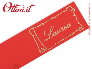 Bigliettino bomboniera per laurea con sfondo a righe e tocco con pergamena, E' un prodotto semplice ed elegante che può essere stampato nei due lati interni