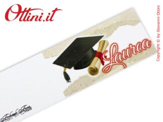 Bigliettino bomboniera per laurea raffigurante un tocco con la pergamena, E' un prodotto semplice ed elegante che può essere stampato su i due lati interni